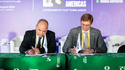 Timur Turlov and José Antonio Carrillo Pujol signing the “Beacons of Chess” agreement